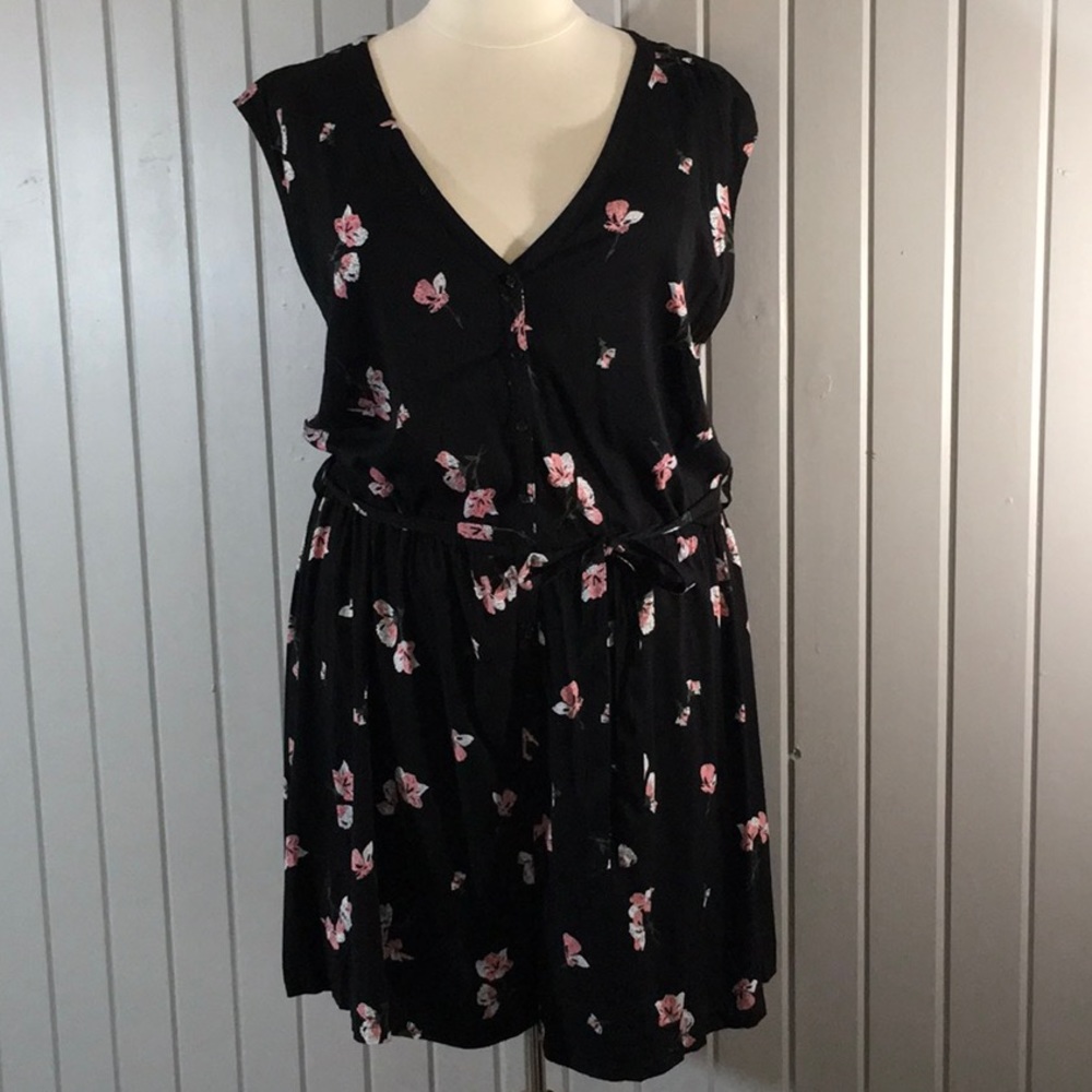 NWT TORRID FLORAL ROMPER SIZE 3